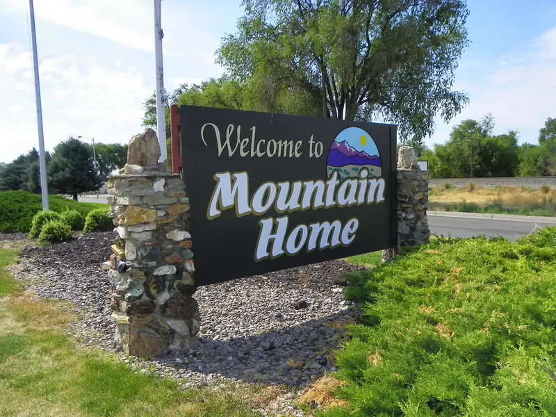 Welcome to Mountain Home, Idaho sign
